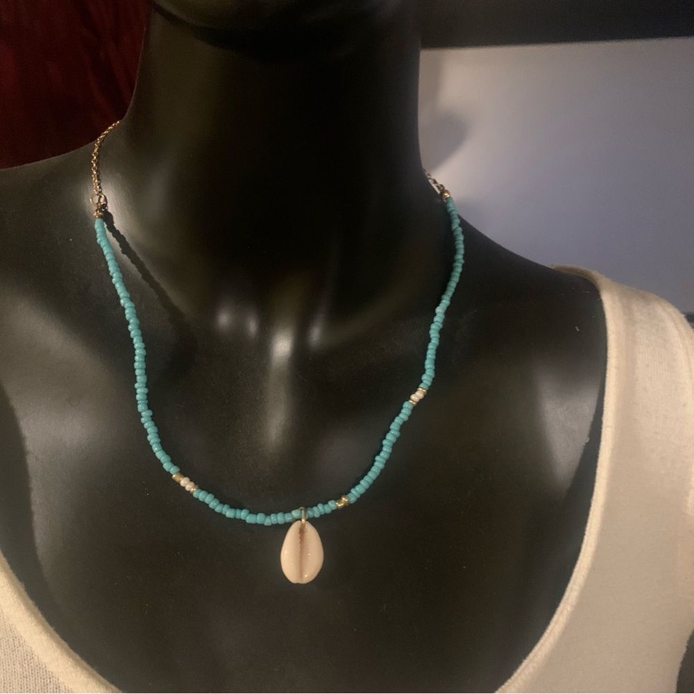 New Turquoise Beaded Necklace with Shell Pendant 20 inch long